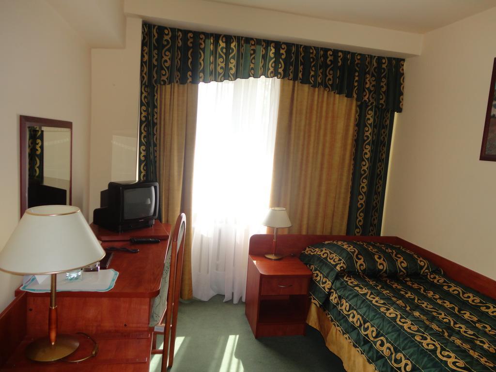 Hotel Accademia Ostrowiec Świętokrzyski Esterno foto