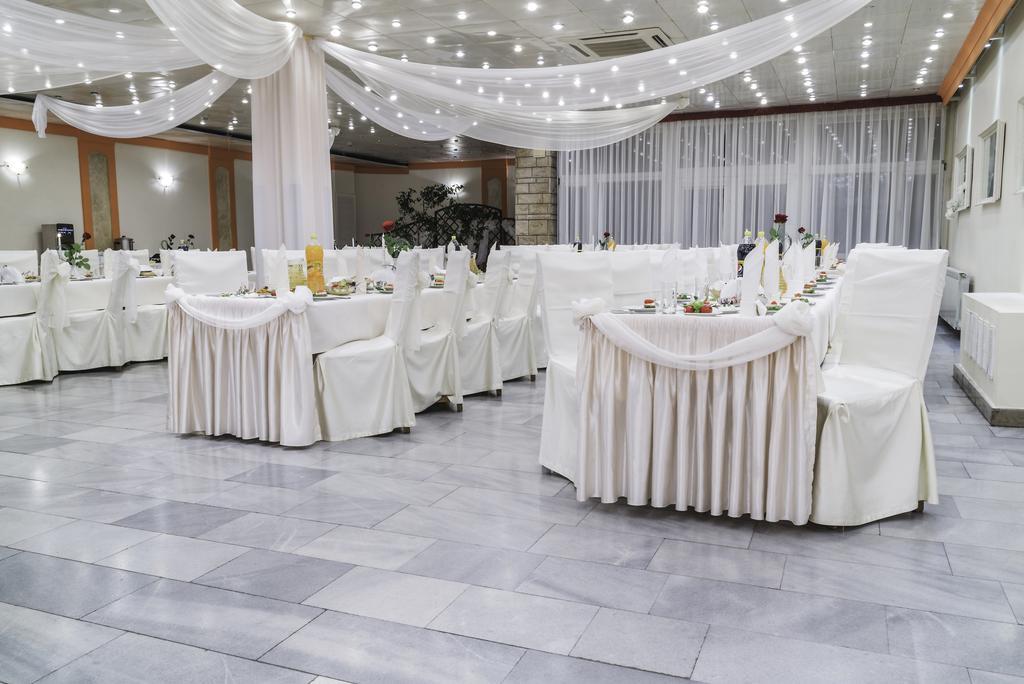 Hotel Accademia Ostrowiec Świętokrzyski Esterno foto