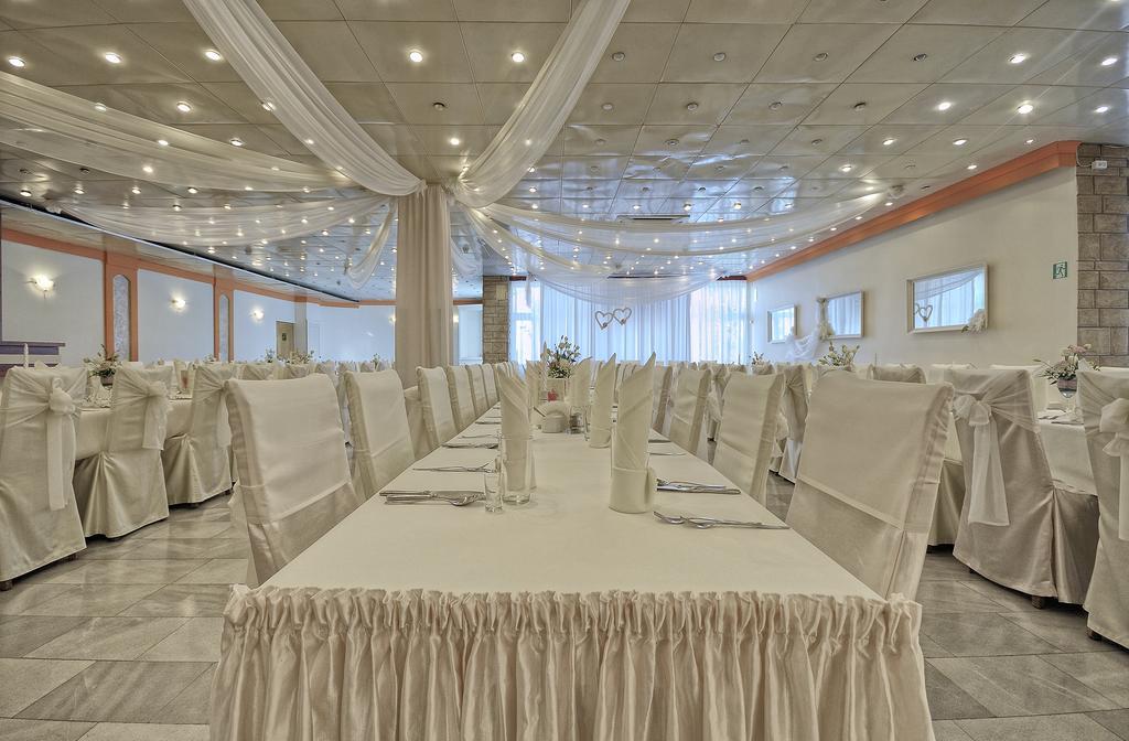 Hotel Accademia Ostrowiec Świętokrzyski Esterno foto