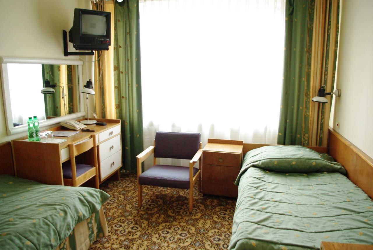 Hotel Accademia Ostrowiec Świętokrzyski Esterno foto