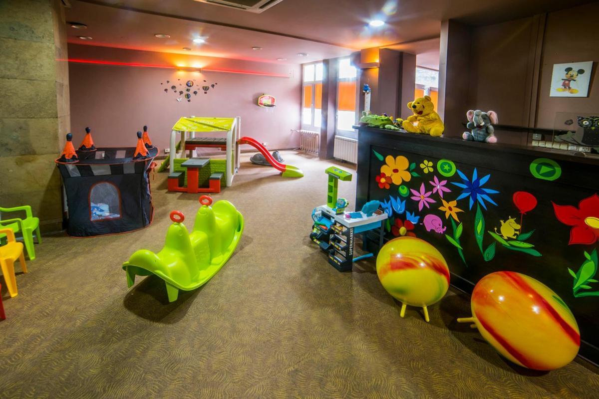 Hotel Accademia Ostrowiec Świętokrzyski Esterno foto