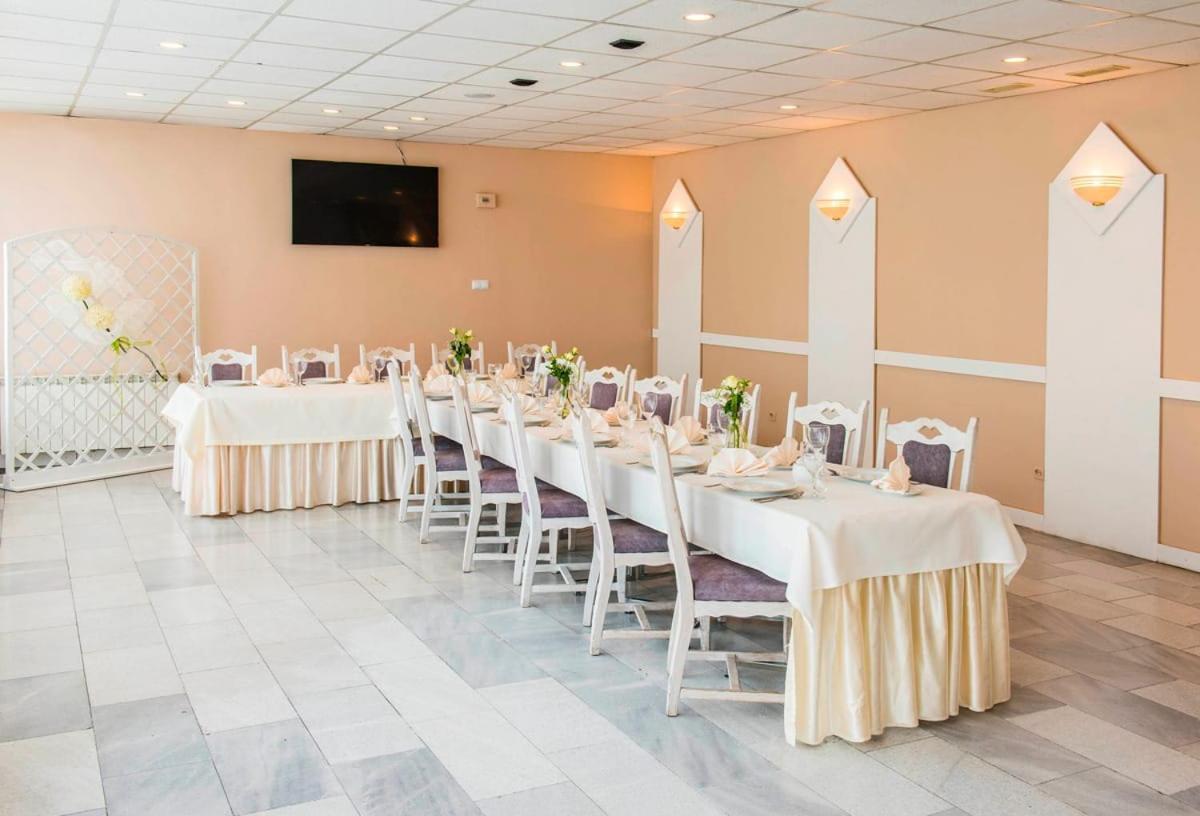 Hotel Accademia Ostrowiec Świętokrzyski Esterno foto